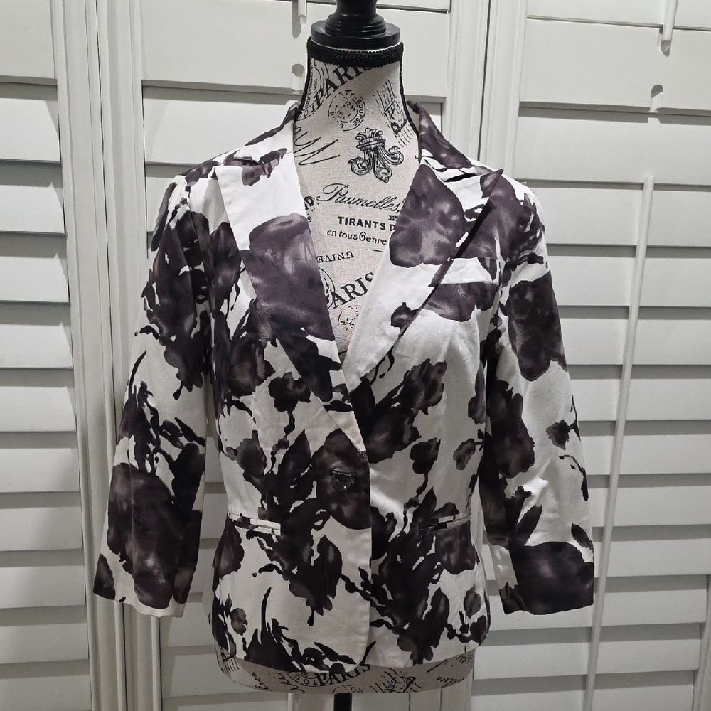 Elegant Black and White Floral Blazer